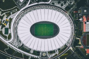 九游网页版游戏下载-红土上的公牛—阿扎伦卡生死时刻助攻，公牛绝地反击带队取胜